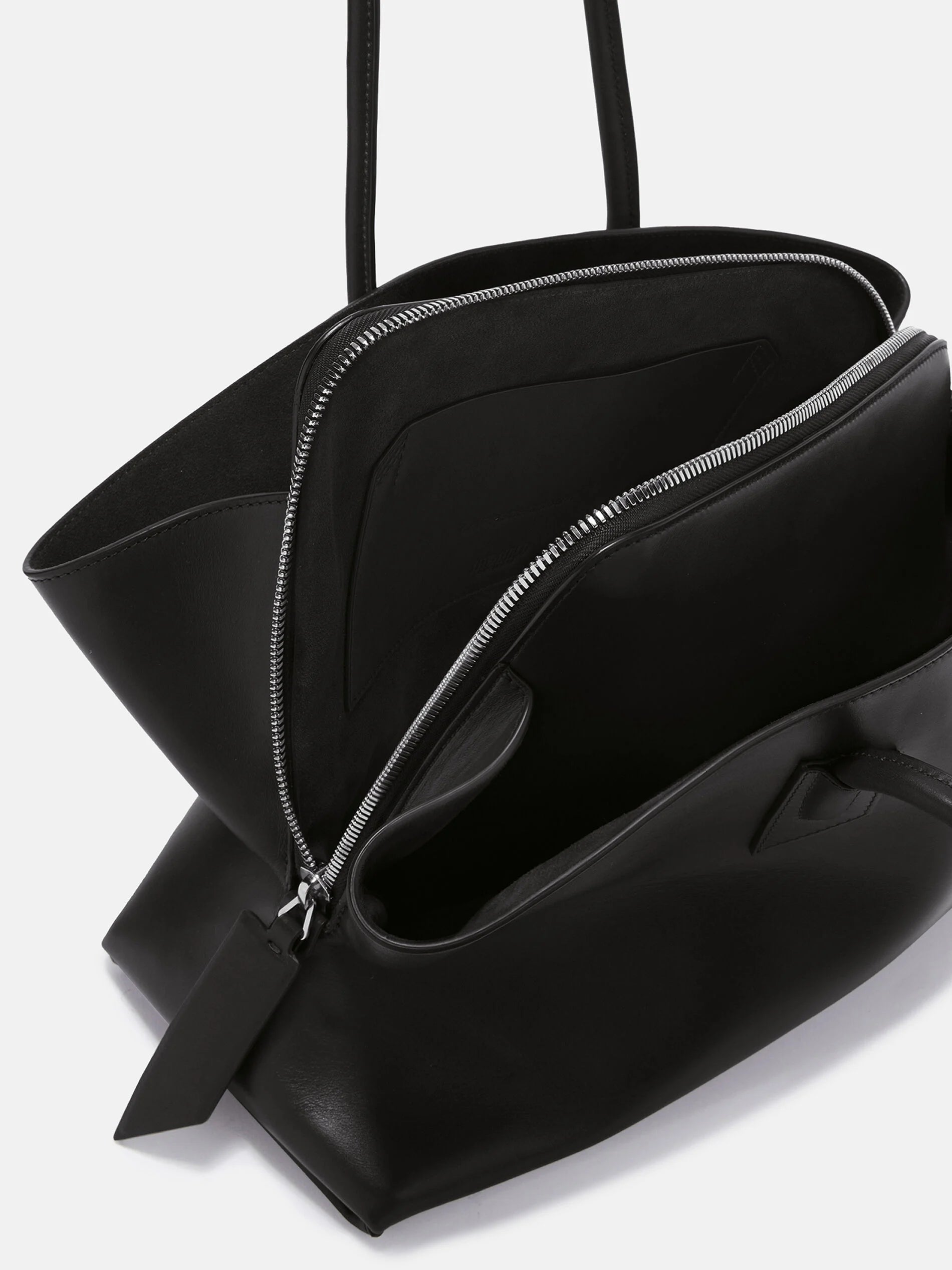 The Attico La Passeggiata Medium Black