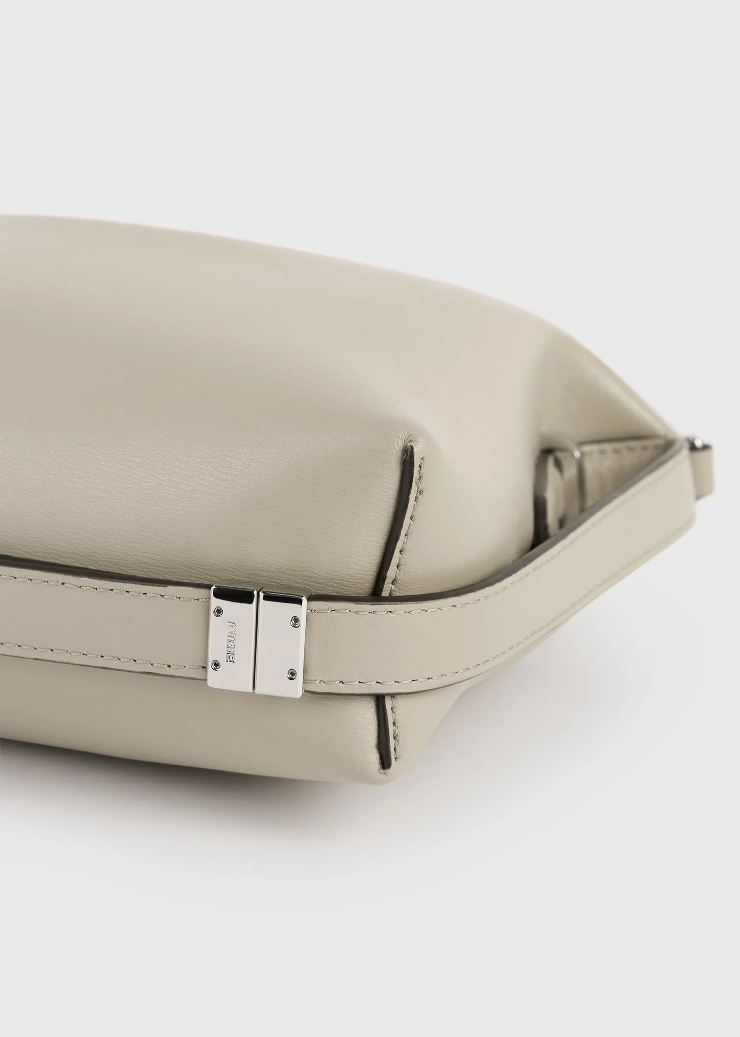 Toteme Bevel leather wristlet fawn