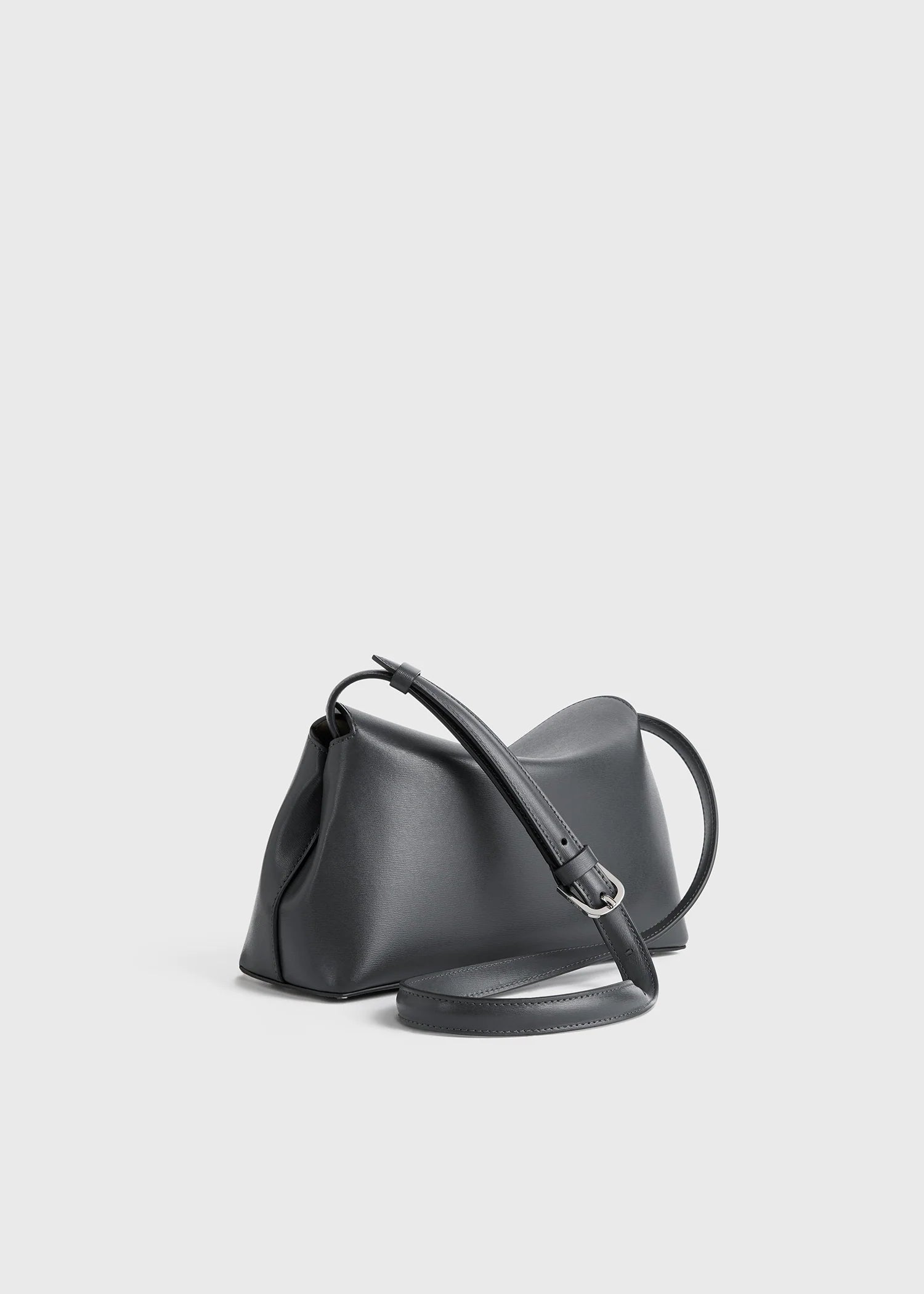 Toteme Clutch T-Lock in leather Shark