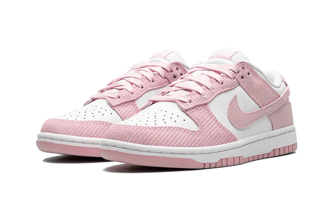 Nike Dunk Low en velours côtelé rose