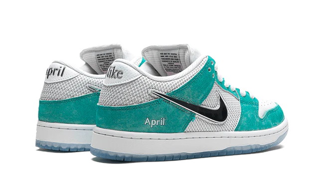 Skateboards Nike SB Dunk Low d'avril