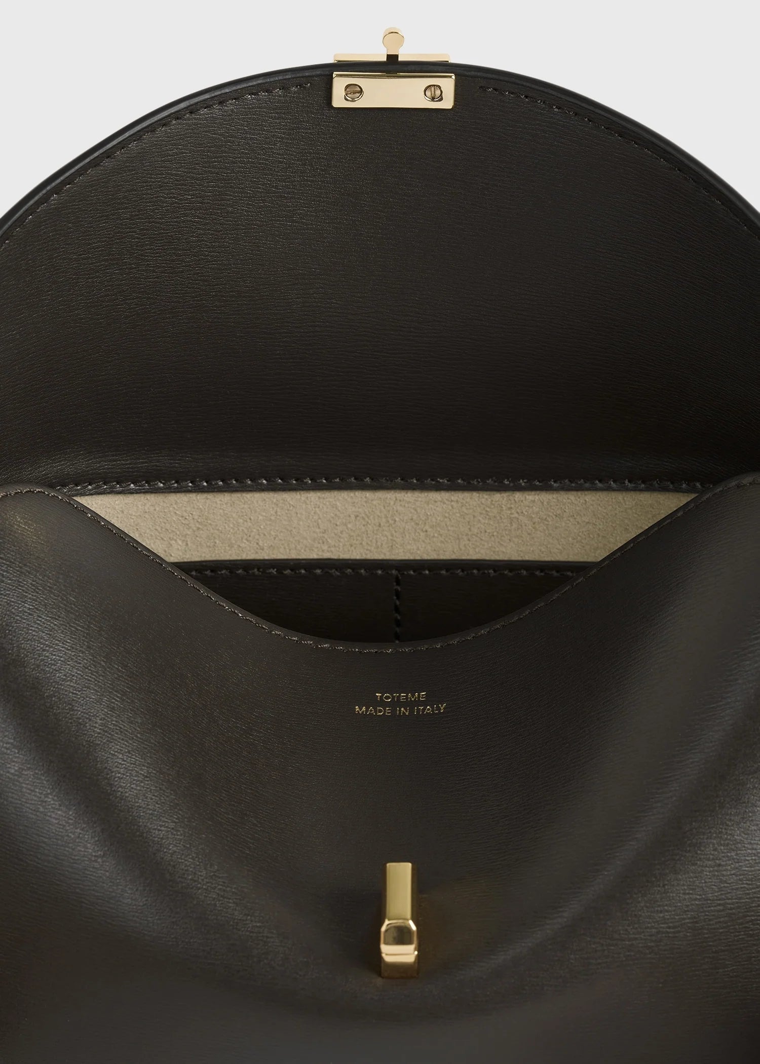 TOTEME Clutch T-Lock Noir Martelé