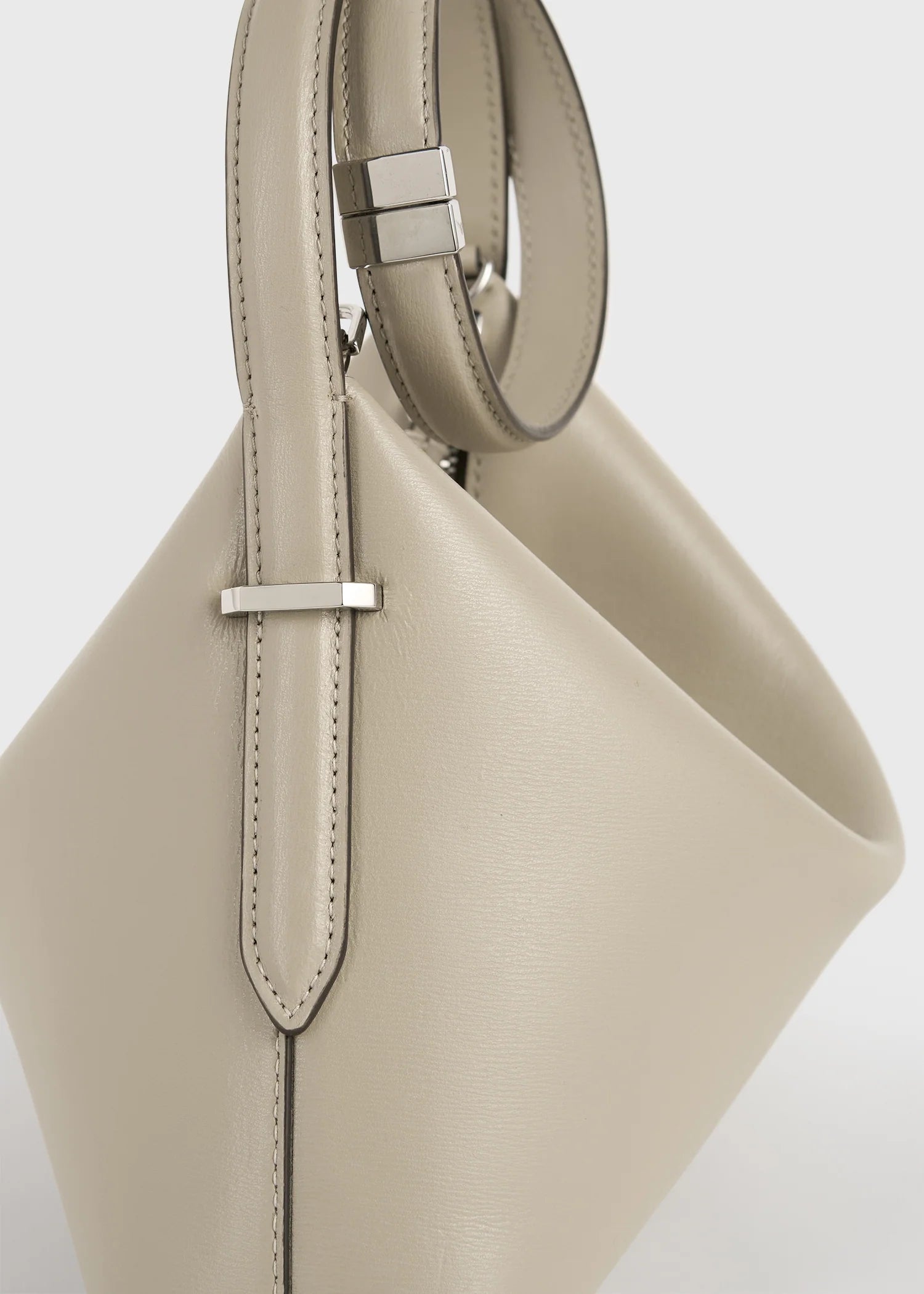 TOTEME Embrayage T-Lock Blanc Martelé