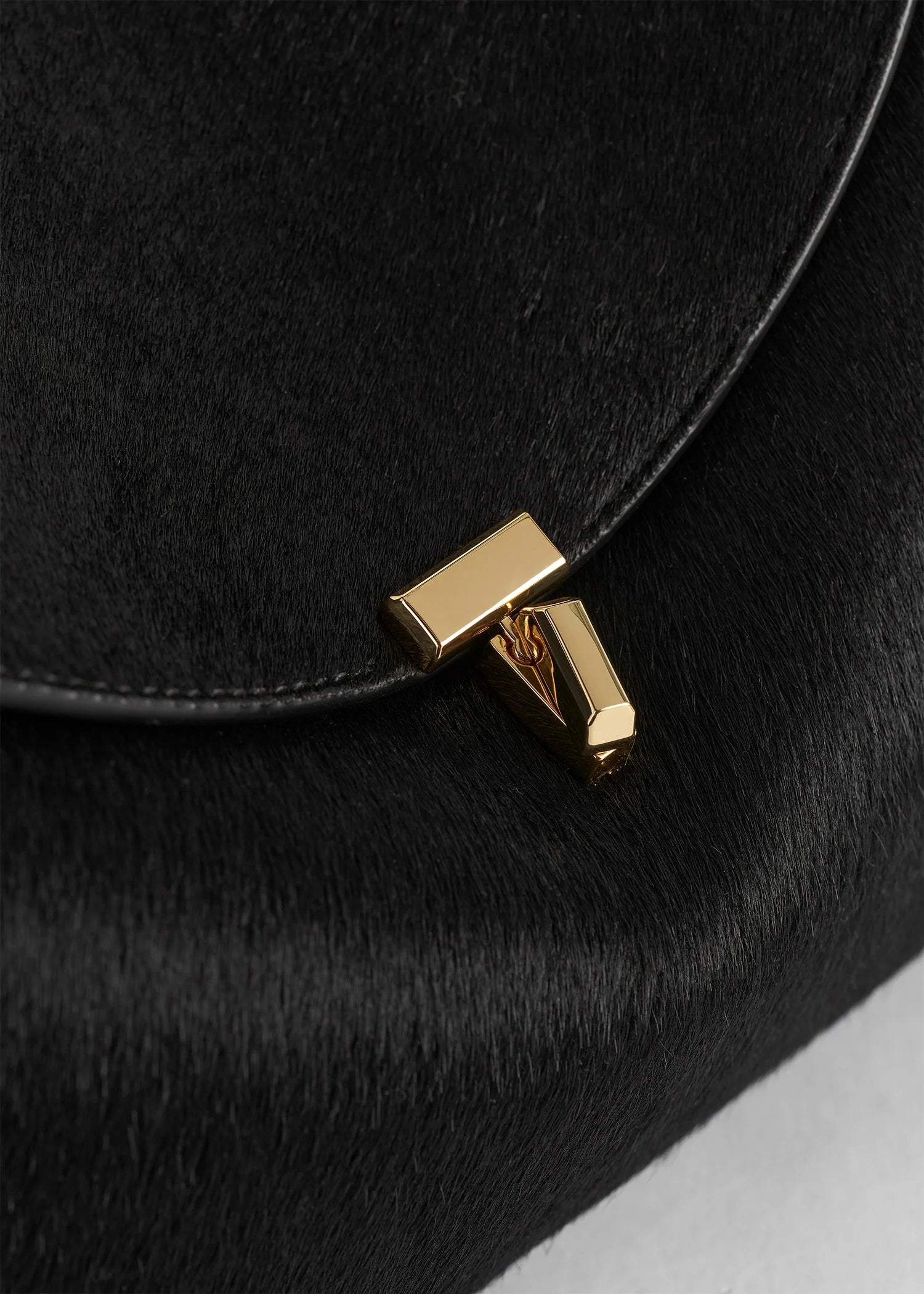 Toteme T-Lock Top Handle Pony Black