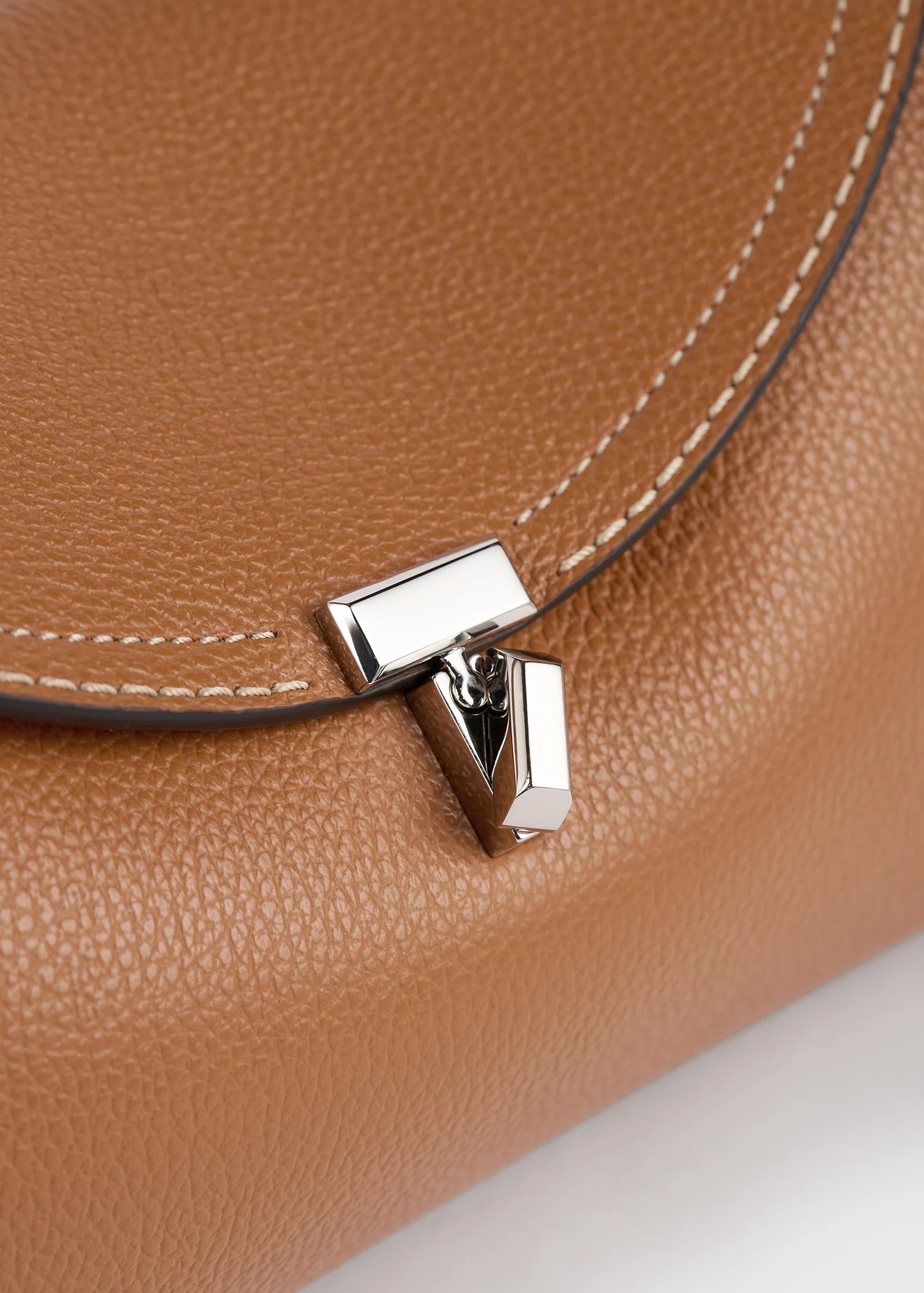 Toteme T-lock Grained-Leather Shoulder Tan