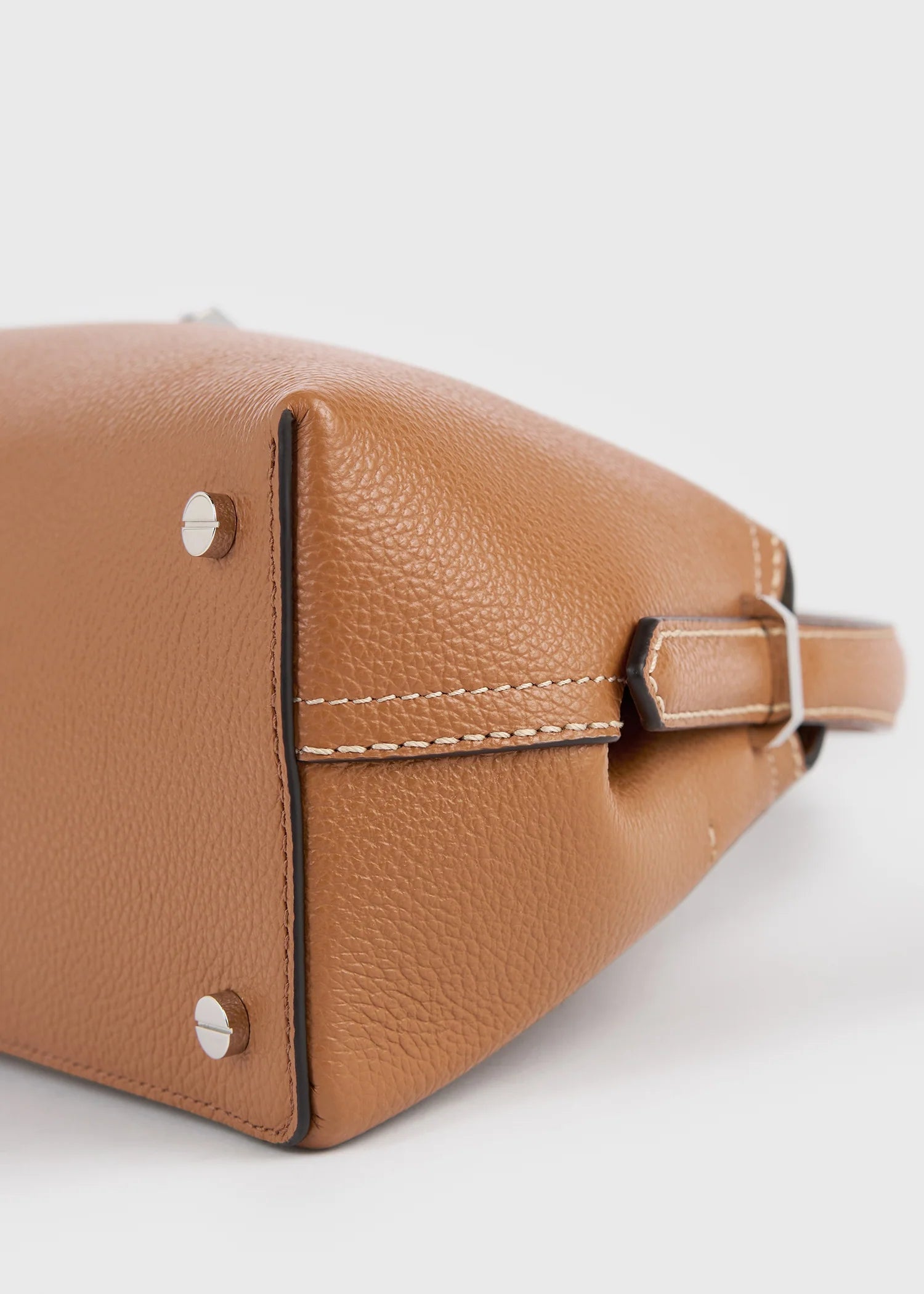 Toteme T-lock Grained-Leather Shoulder Tan