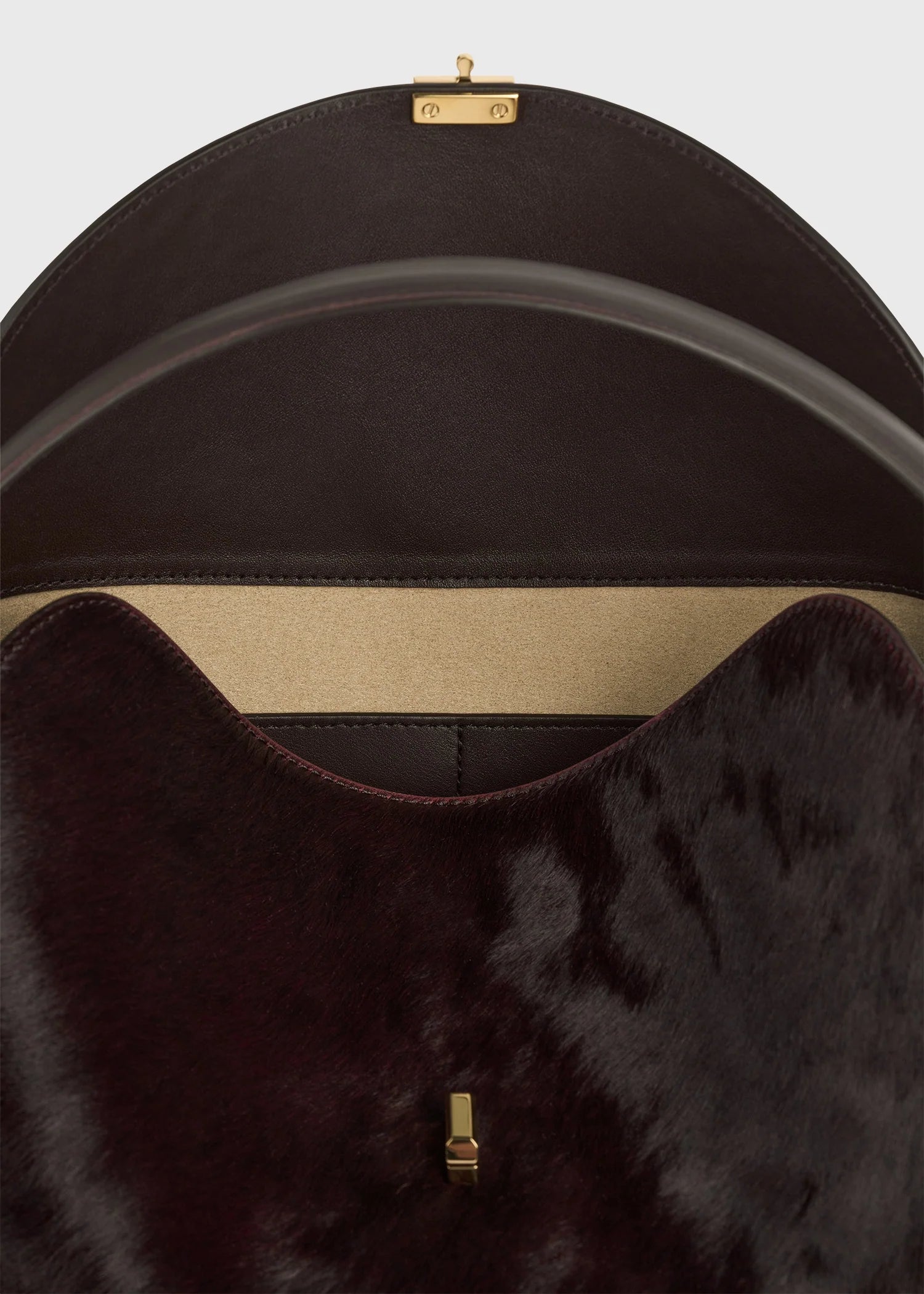 TOTEME Clutch T-Lock Noir Martelé