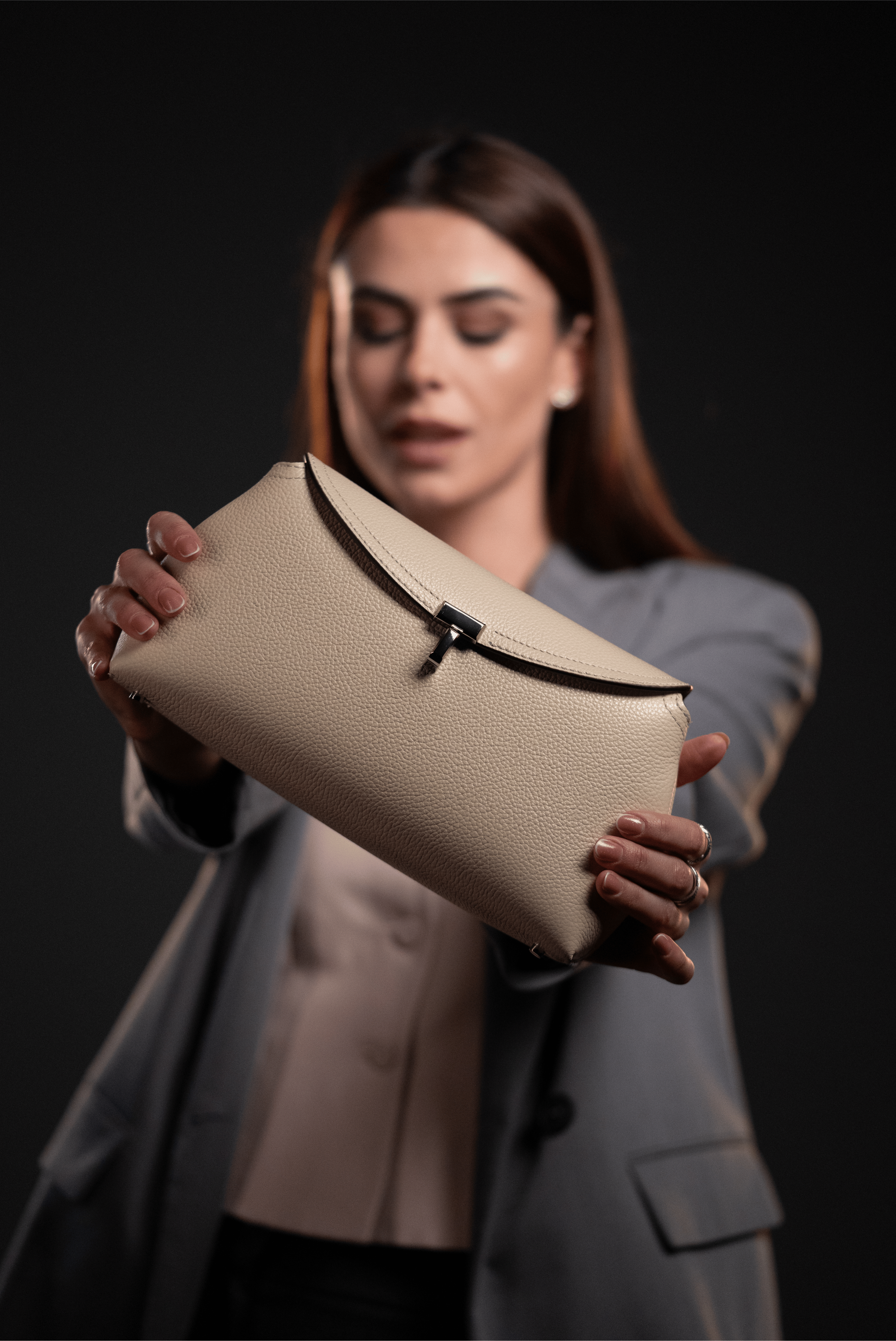 Toteme Clutch T-Lock in pelle White