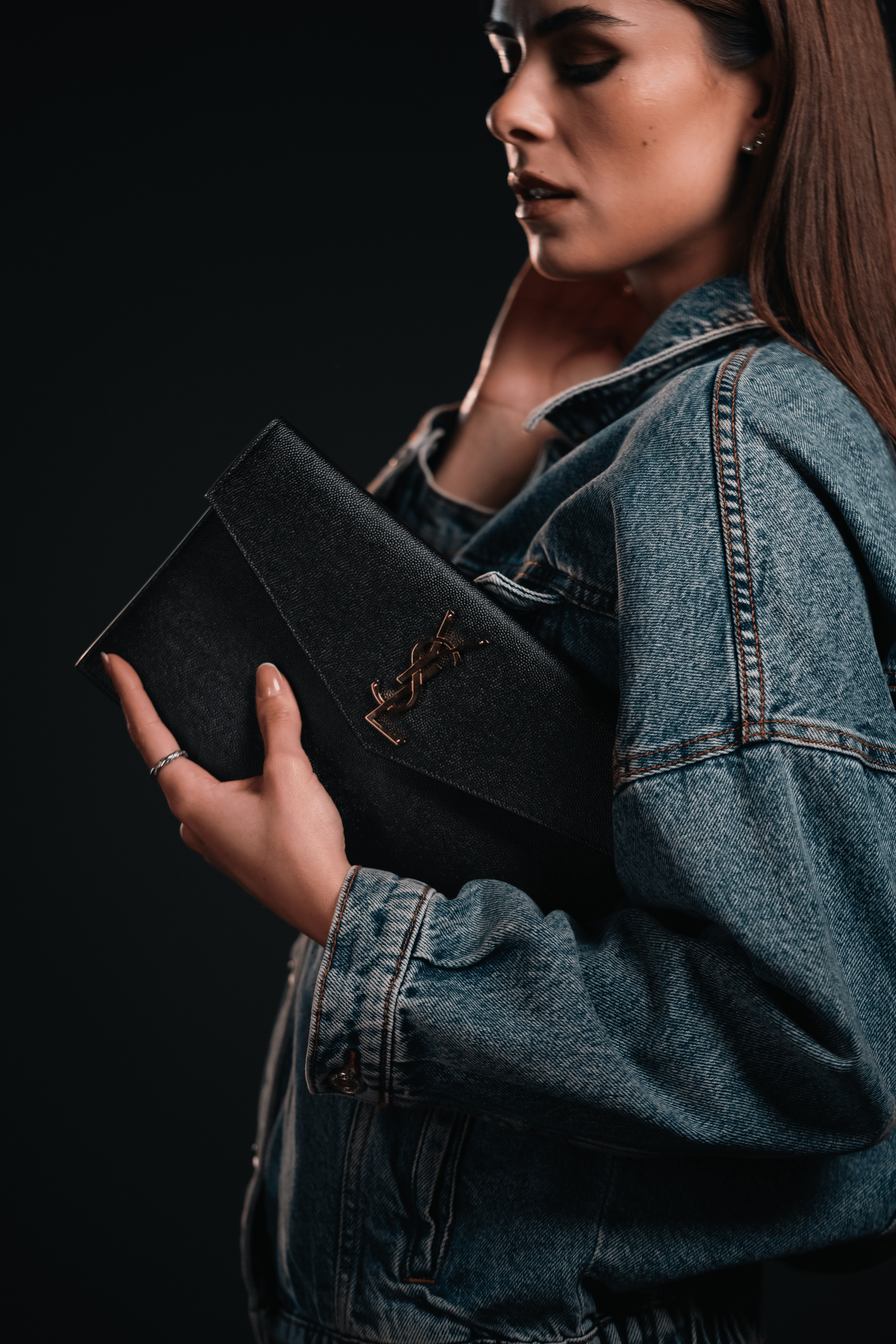 Pochette en cuir noir Saint Laurent Upttown
